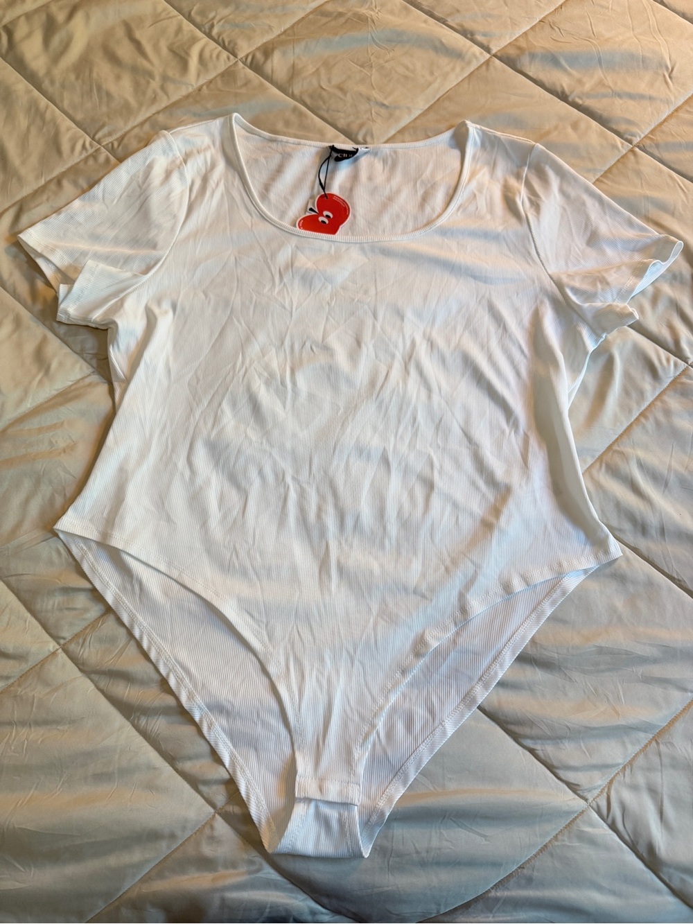 Cider White Scoop Neck Short Sleeve Bodysuit with Red Tag Accent